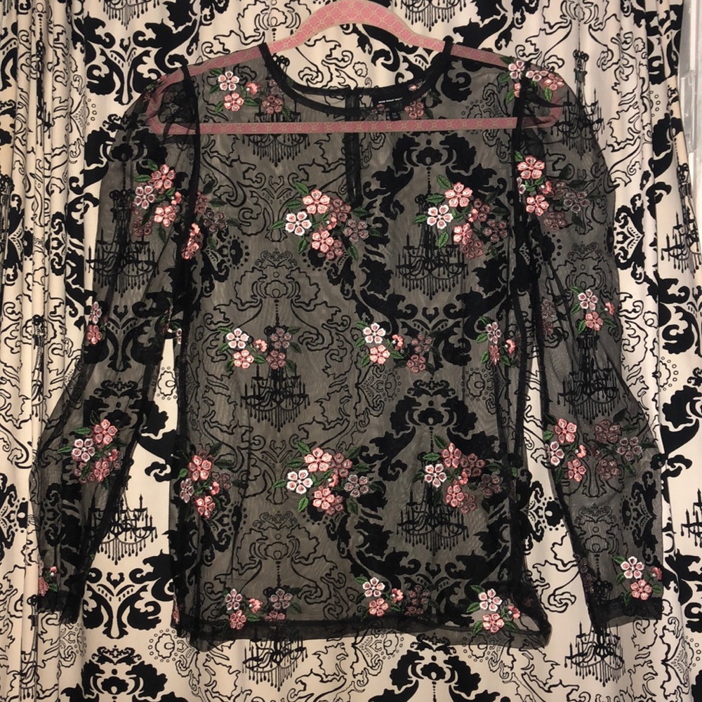New no tag: pretty black flower top